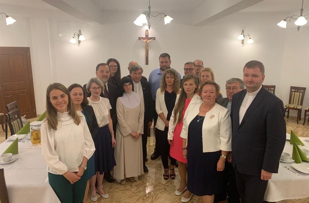 NOWI ABSOLWENCI PODYPLOMOWYCH STUDIÓW TEOLOGICZNO-KATECHETYCZNYCH W&nbsp;LEGNICY