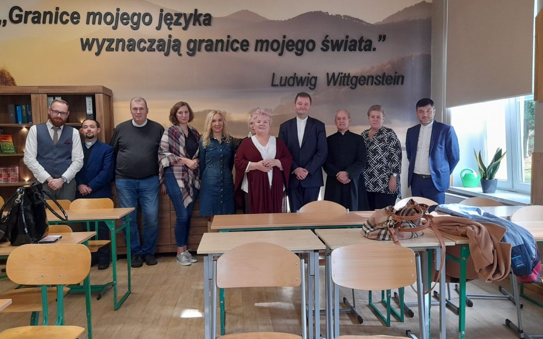 KATECHEZA OTWARTA DLA DEKANATU KAMIENNA GÓRA ZACHÓD W&nbsp;SZKOLE PODSTAWOWEJ IM.&nbsp;ZESŁAŃCÓW SYBIRU W&nbsp;SZAROCINIE