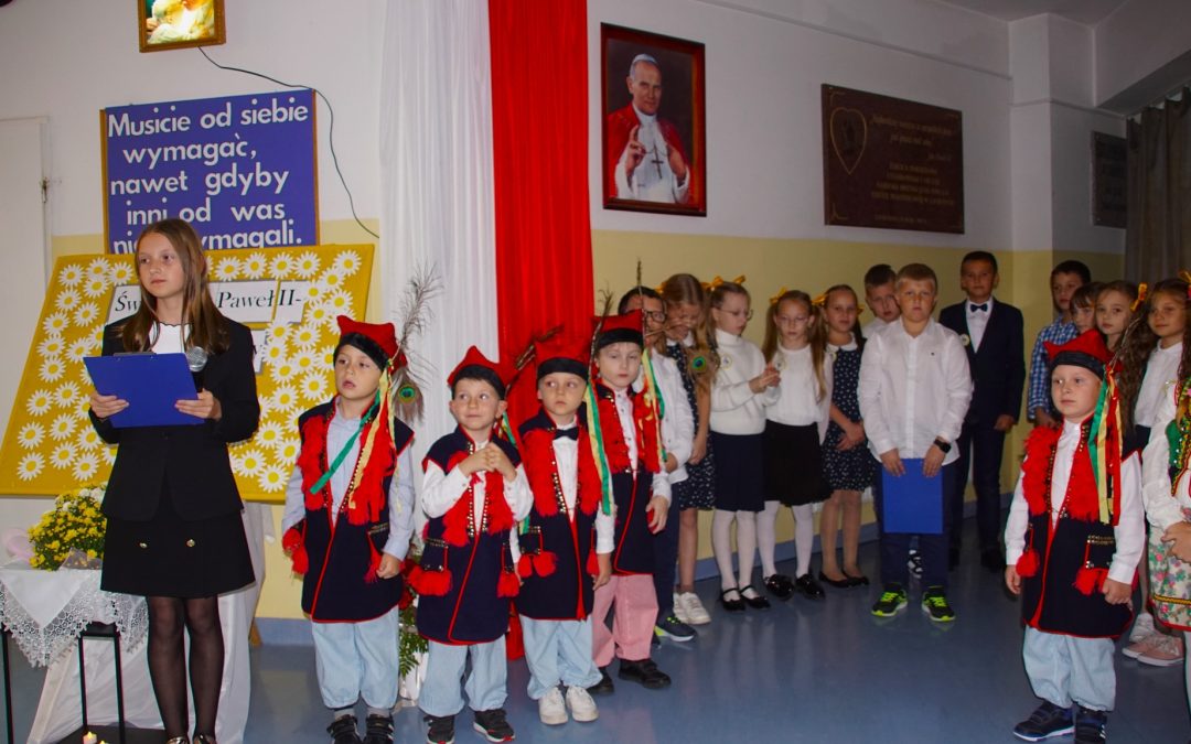 DZIEŃ PAPIESKI W&nbsp;ZESPOLE SZKOLNO-PRZEDSZKOLNYM W&nbsp;ZAGRODNIE Z&nbsp;UDZIAŁEM TPD