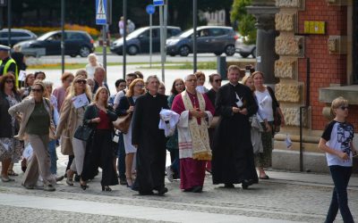 Z&nbsp;NADZIEJĄ W&nbsp;NOWY ROK SZKOLNY – SPOTKANIE JUBILEUSZOWE OŚWIATY W&nbsp;LEGNICY